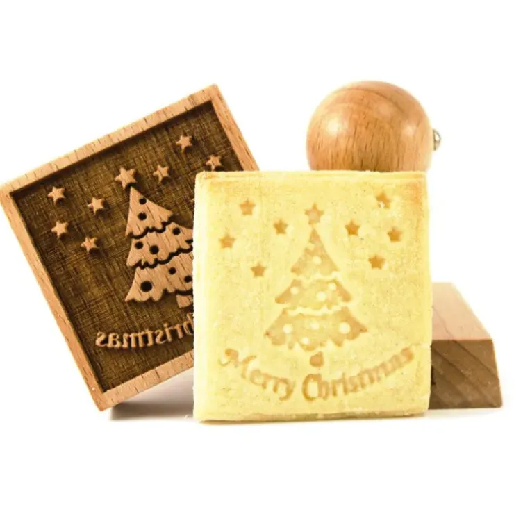 Cerf Dellier Tampon à biscuit bois Merry Christmas